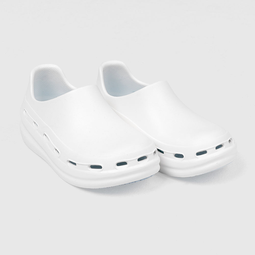 NurFit NURSTEP nursing shoe in white, designed for long shifts with slip-resistant soles, breathable features, and comfortable fit for nurses.